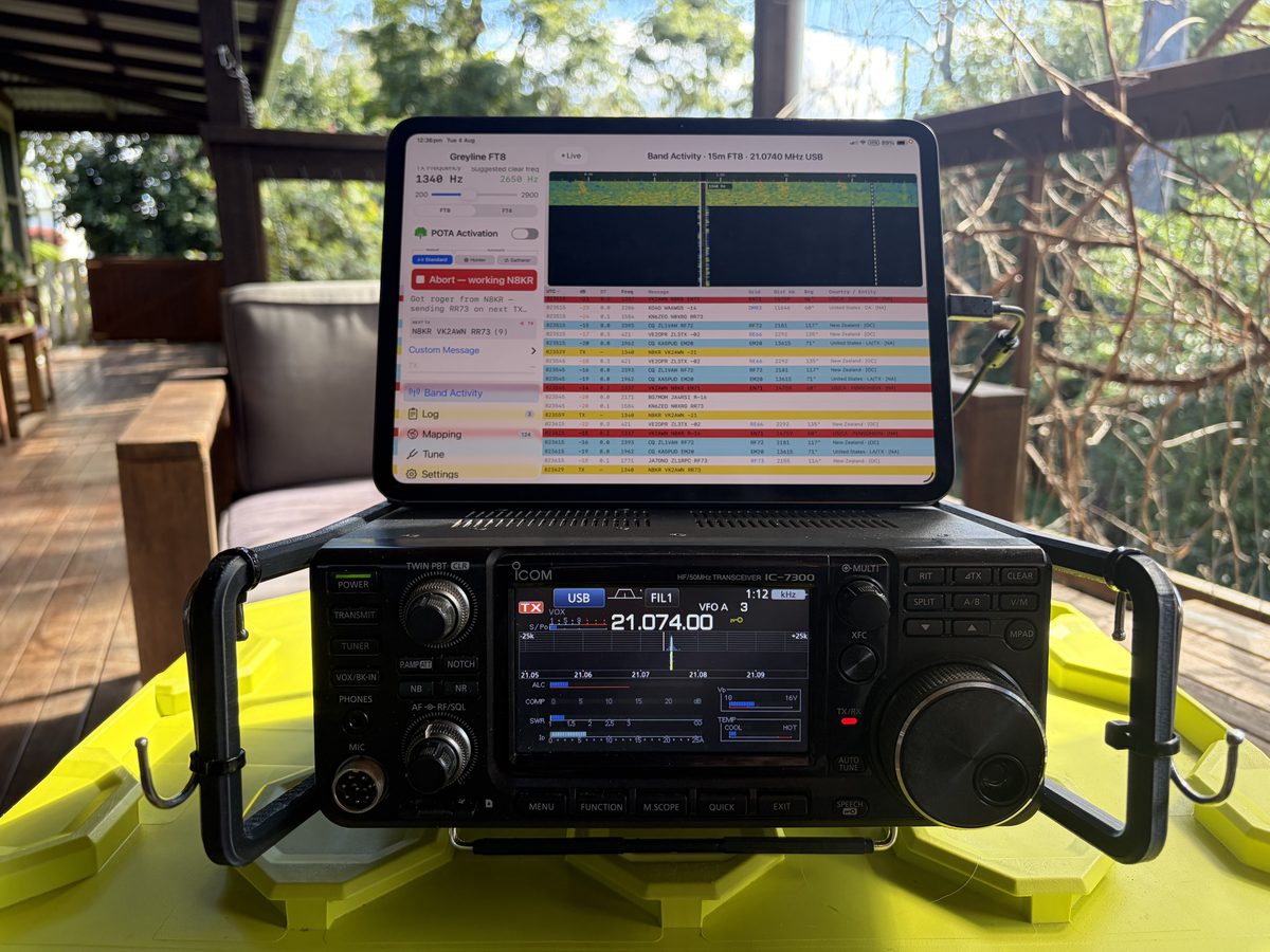 VK2AWN operating Greyline FT8 with an Icom IC-7300 and iPad